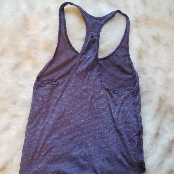 SOLD lulu racerback tank size 6 - Picture 2 of 3